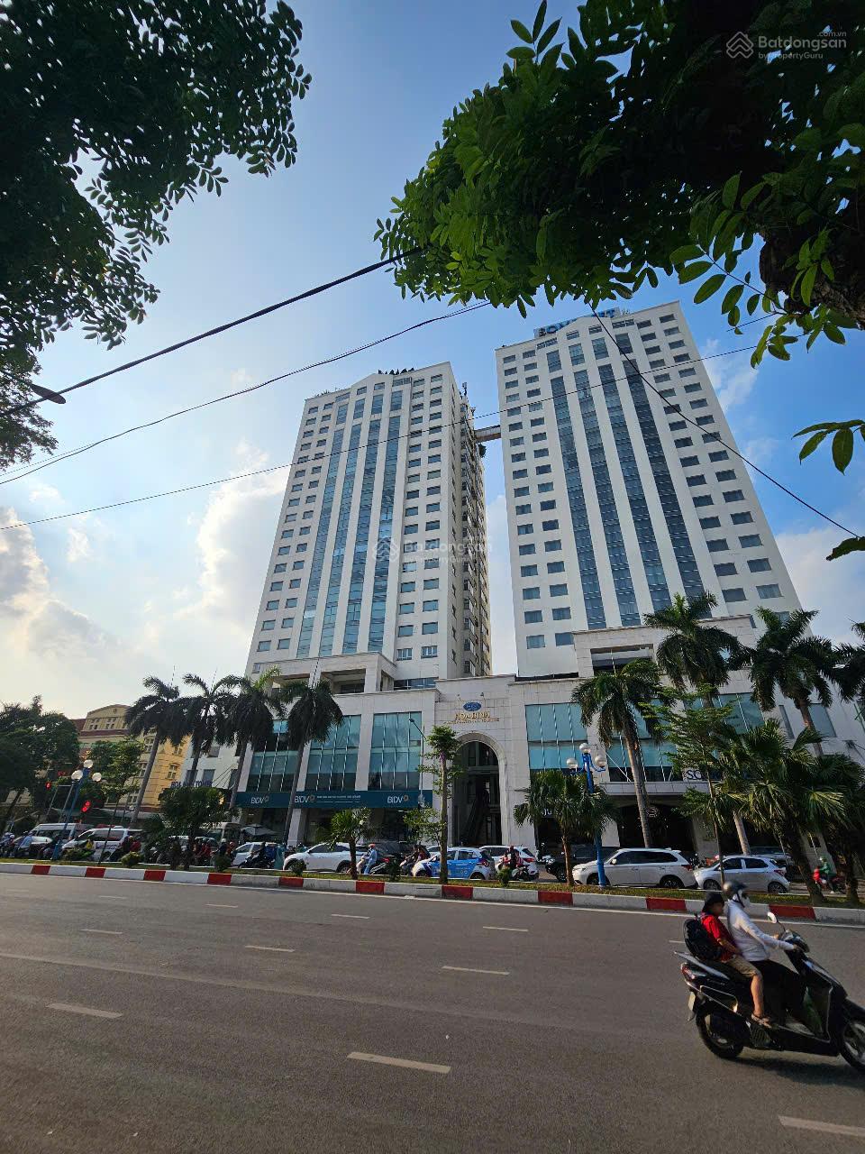 cho-thue-van-phong-tai-toa-nha-hoa-binh-106-hoang-quoc-viet-4